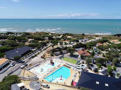 Camping Ile d'Oléron · L'Anse des Pins · 4 étoiles · Piscine & Bord de mer à Saint-Georges-d'Oléron