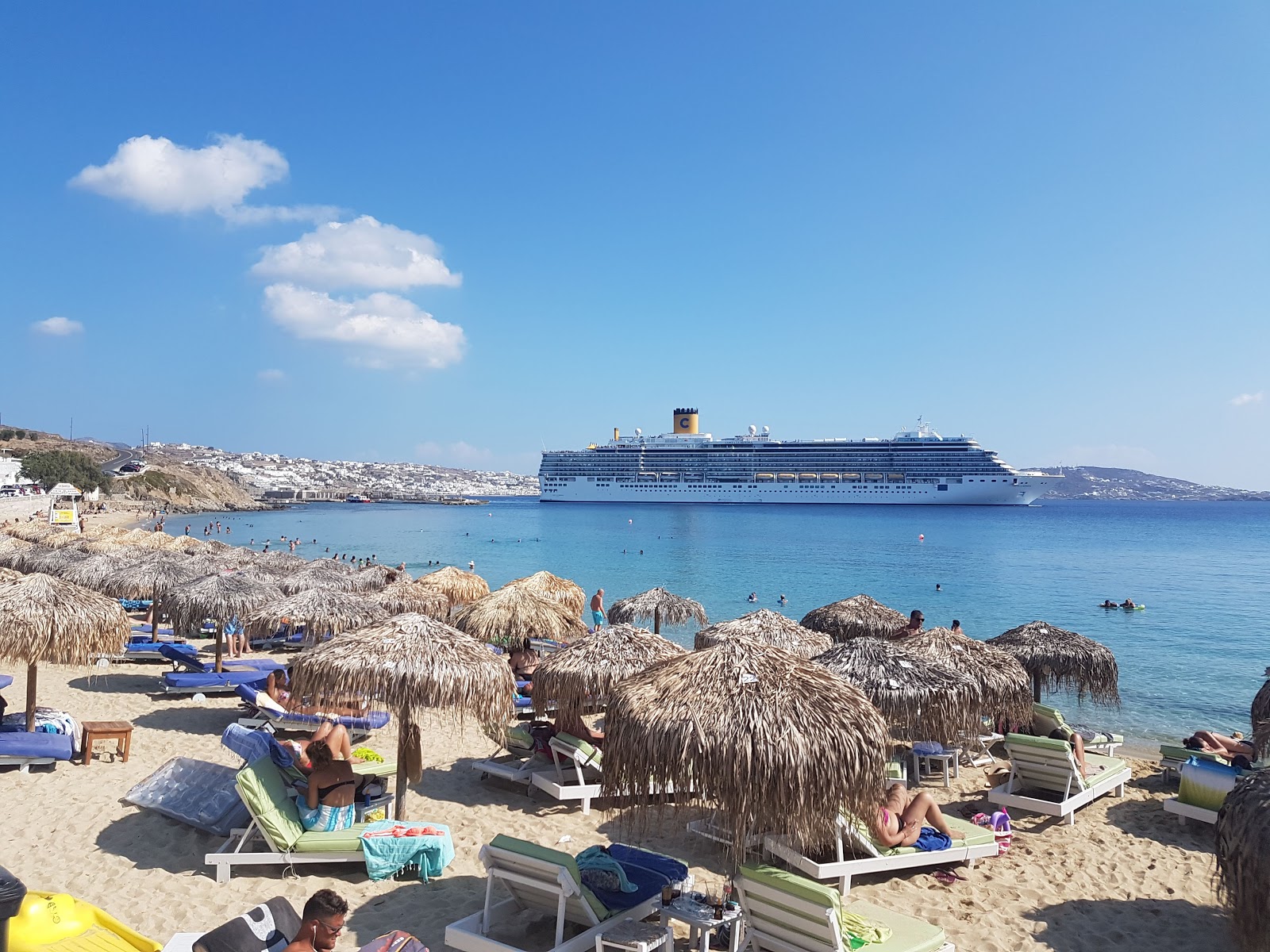 Agios Stefanos Plajı'in fotoğrafı - rahatlamayı sevenler arasında popüler bir yer