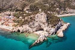 Foto von Spiaggia di Punta Crena mit winzige bucht