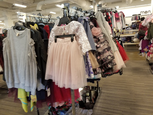 Department Store «Nordstrom Rack Lincoln Park», reviews and photos, 1551 N Sheffield Ave, Chicago, IL 60642, USA