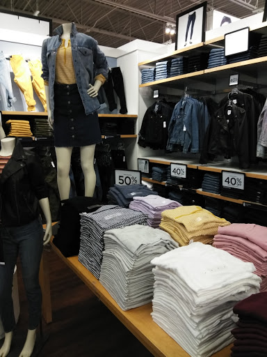 Clothing Store «Gap Outlet», reviews and photos, 8225 Vineland Ave, Orlando, FL 32821, USA