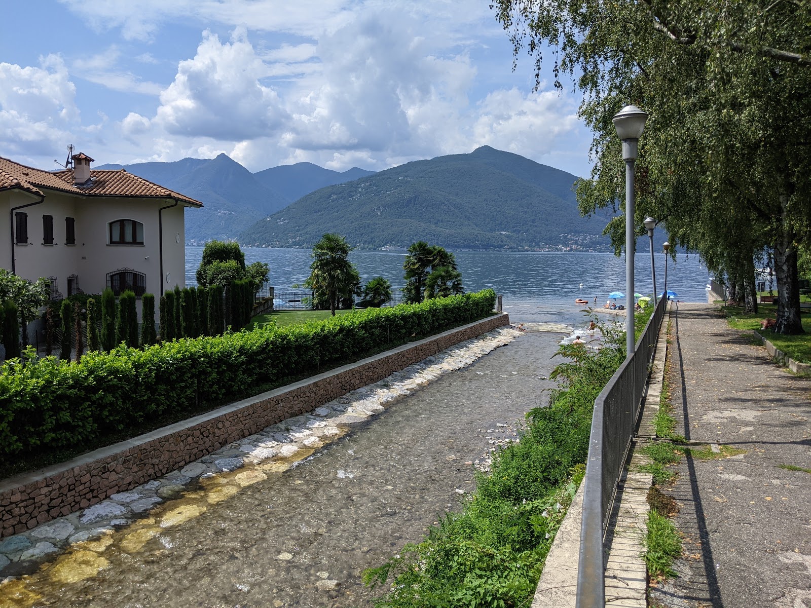 Foto von Colmegna Spiaggia - beliebter Ort unter Entspannungskennern