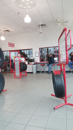 Tire Shop «Discount Tire Store - Kerrville, TX», reviews and photos, 1180 Junction Hwy., Kerrville, TX 78028, USA