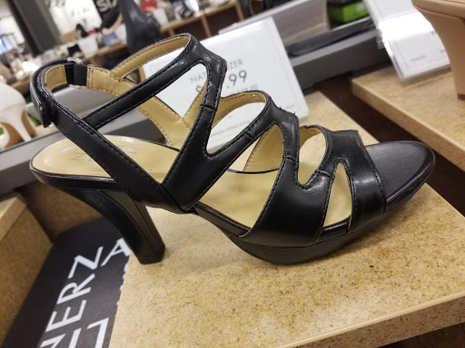 Shoe Store «DSW Designer Shoe Warehouse», reviews and photos, 44590 Ford Rd, Canton, MI 48187, USA