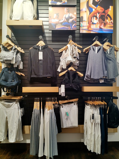 Sportswear Store «lululemon», reviews and photos, 2643 NE University Village St, Seattle, WA 98105, USA
