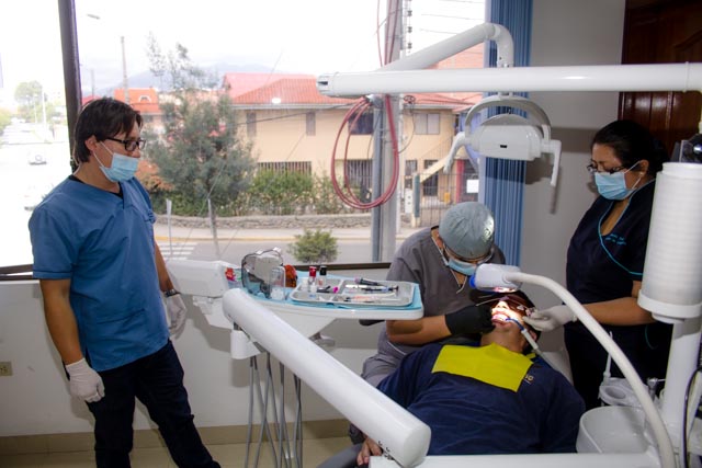 Comentarios y opiniones de Find Health in Ecuador Dental Clinic (Dr. No Pain)