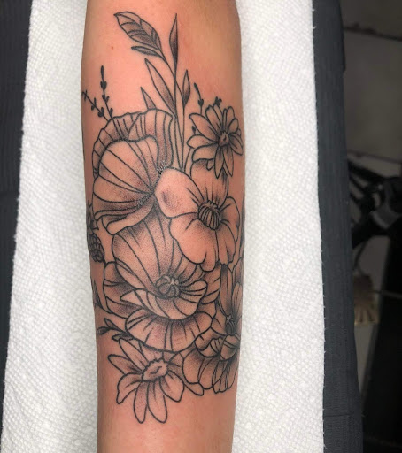 Tattoo Shop «Earthborn Studios», reviews and photos, 1359 Washington Ave, Evansville, IN 47714, USA