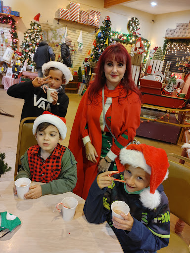 Gift Shop «Sleighbells Of Sherwood (Seasonal Business Open July1-December 23)», reviews and photos, 23855 SW 195th Pl, Sherwood, OR 97140, USA