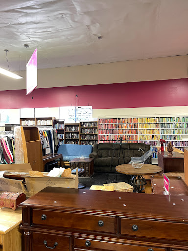 Thrift Store «Out of the Closet Oakland», reviews and photos, 238 E 18th St, Oakland, CA 94606, USA