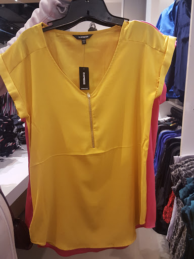 Stores to buy women's shirts Dallas