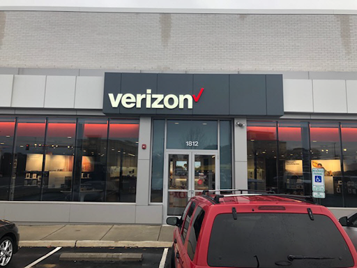 Cell Phone Store «Verizon», reviews and photos, 1812 W Mercury Blvd, Hampton, VA 23666, USA