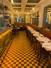 Atmosphère du Restaurant français Les Ambassades à Paris - n°14