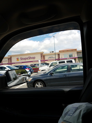Grocery Store «Stop & Shop», reviews and photos, 60 Providence Pike, Putnam, CT 06260, USA