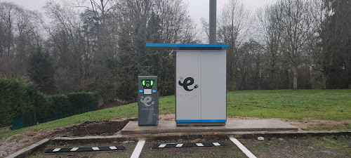 Borne de recharge de véhicules électriques Stations-e Station de recharge Boussy-Saint-Antoine