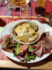 Raclette du Restaurant français Le Gros Caillou à Saint-Sorlin-d'Arves - n°6