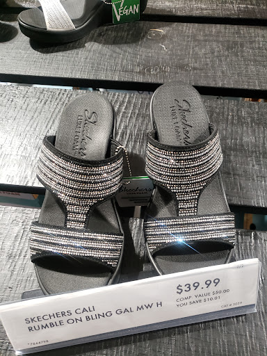 Shoe Store «DSW Designer Shoe Warehouse», reviews and photos, 2500 Central Park Ave, Yonkers, NY 10710, USA