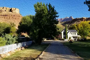 2 Cranes Inn - Zion image