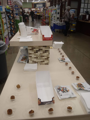 Shopping Mall «Vacaville Commons Shopping Center», reviews and photos, 2098 Harbison Dr, Vacaville, CA 95687, USA