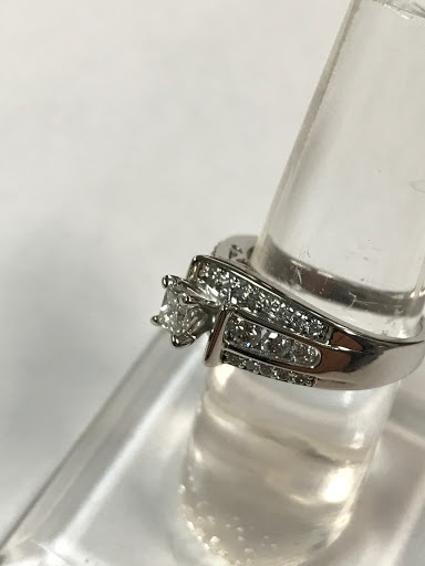 Pawn Shop «Fast Cash and Pawn Carpentersville», reviews and photos, 2329 Randall Rd, Carpentersville, IL 60110, USA