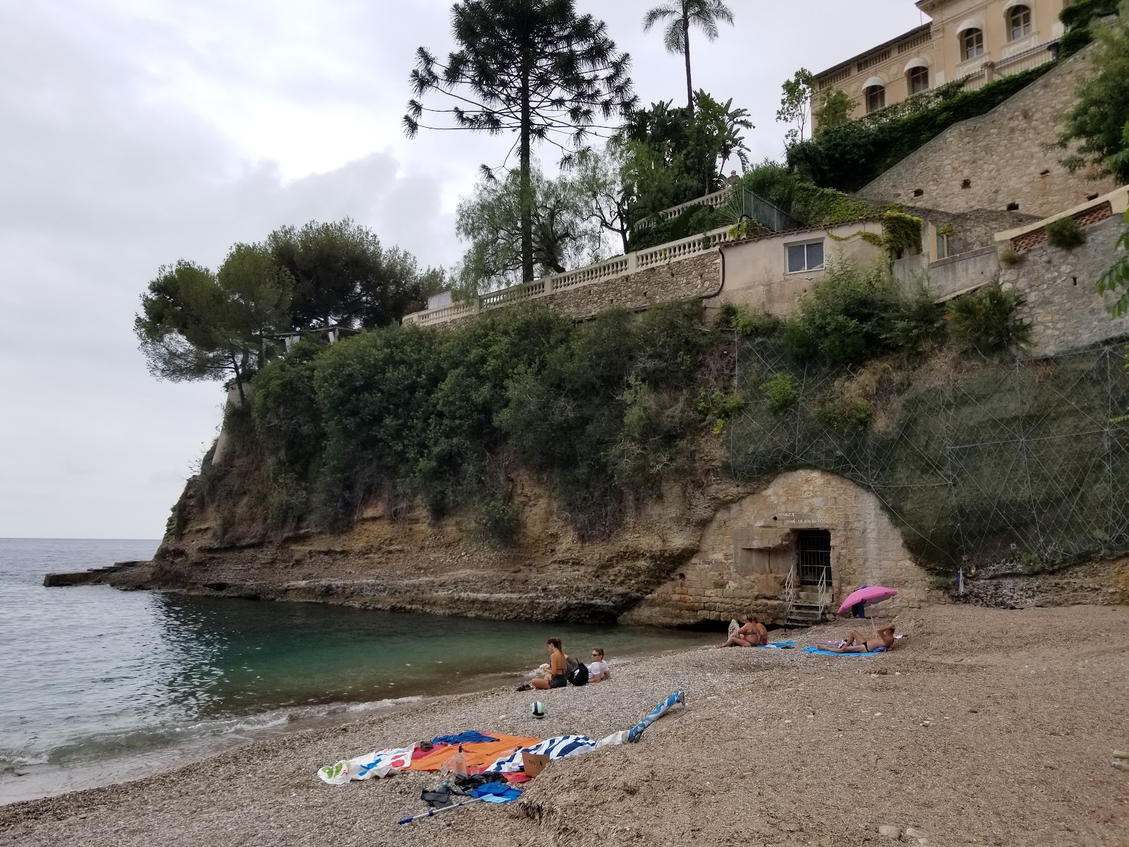 Plage du Buse'in fotoğrafı dağlarla çevrili