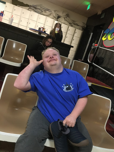 Sports Bar «Crown Lanes Bowling Center & Sports Bar», reviews and photos, 2325 S Federal Blvd, Denver, CO 80219, USA