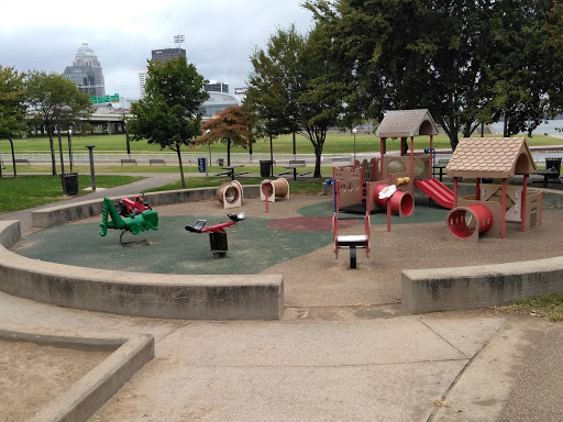 Park «Louisville Waterfront Park (Great Lawn, Harbor Lawn, Festival Plaza)», reviews and photos, 231 Witherspoon St, Louisville, KY 40202, USA