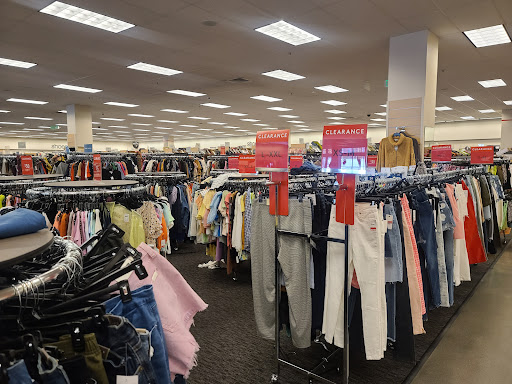 Department Store «Nordstrom Rack Burbank Empire Center», reviews and photos, 1601 N Victory Pl, Burbank, CA 91502, USA