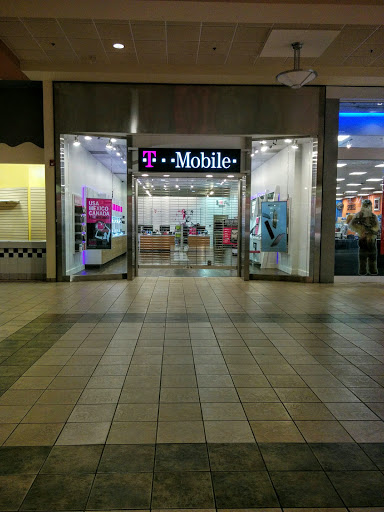 Cell Phone Store «T-Mobile», reviews and photos, 755 NJ-18, East Brunswick, NJ 08816, USA