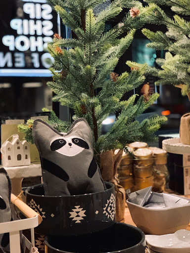 Shipping and Mailing Service «Greenwood Sip & Ship», reviews and photos, 7511 Greenwood Ave N, Seattle, WA 98103, USA