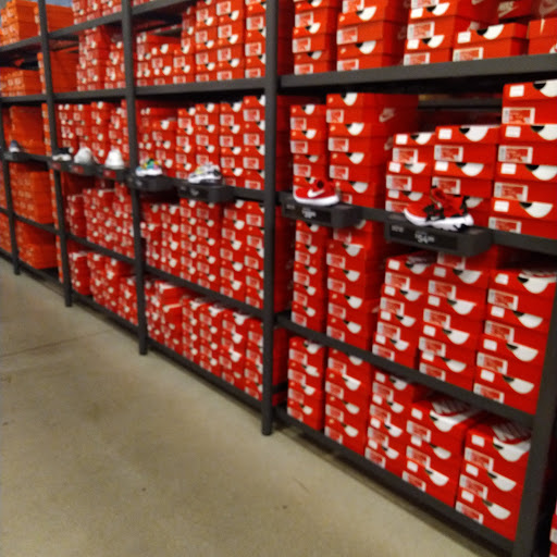 Sporting Goods Store «Nike Factory Store», reviews and photos, 20 Killingworth Tpke #155, Clinton, CT 06413, USA