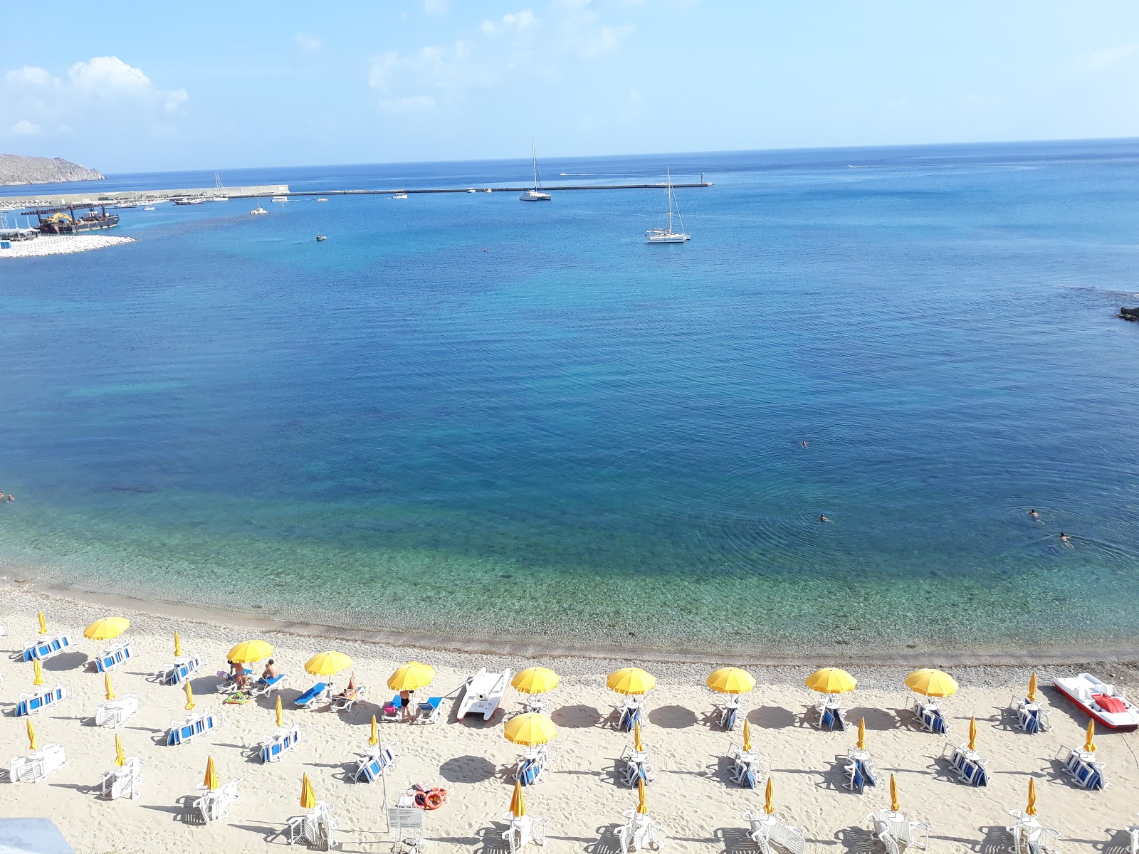 Foto di Cala Petròlo con molto pulito livello di pulizia