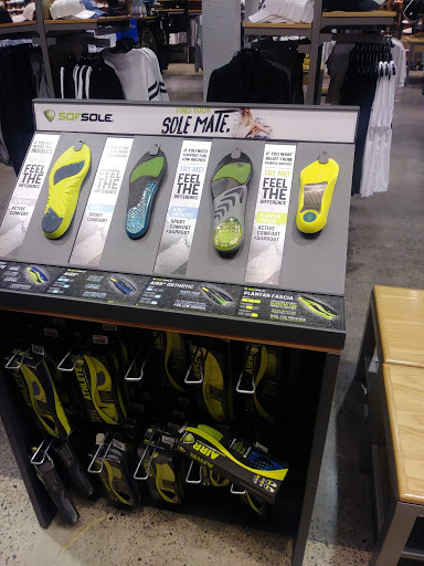 Shoe Store «Finish Line», reviews and photos, 12341 Wayzata Blvd, Hopkins, MN 55305, USA