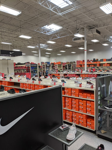 Sporting Goods Store «Academy Sports + Outdoors», reviews and photos, 5400 Brodie Ln, Sunset Valley, TX 78745, USA
