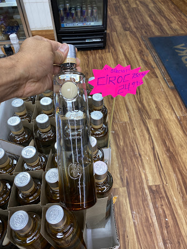 Liquor Store «D & M Liquor Store», reviews and photos, 595 Ralph David Abernathy Blvd, Atlanta, GA 30312, USA