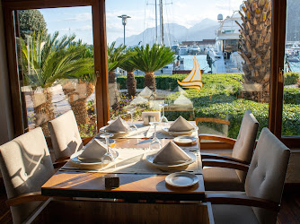 Ship Inn Marina Restaurant