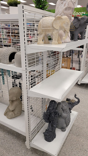 Clothing Store «Ross Dress for Less», reviews and photos, 911 Old York Rd, Jenkintown, PA 19046, USA