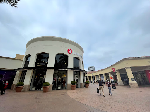 Sportswear Store «lululemon», reviews and photos, 563 Newport Center Dr, Newport Beach, CA 92660, USA