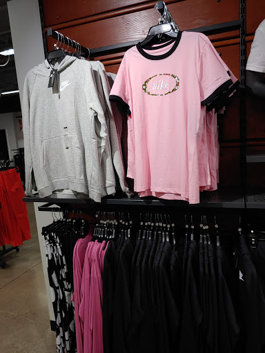 Sporting Goods Store «Nike Factory Store», reviews and photos, 1500 SE East Devils Lake Rd #105, Lincoln City, OR 97367, USA