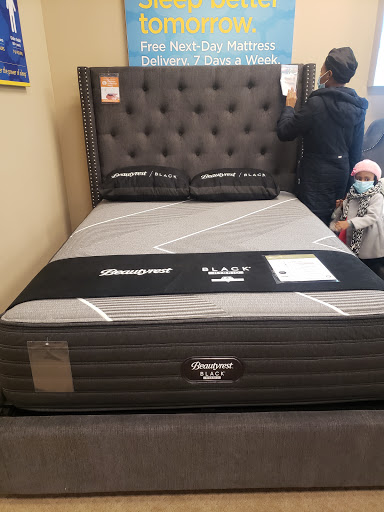 Furniture Store «Raymour & Flanigan Furniture and Mattress Store», reviews and photos, 1855 Central Park Ave, Yonkers, NY 10710, USA