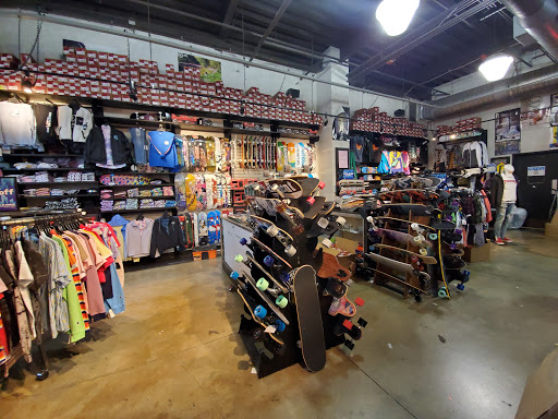 Clothing Store «Zumiez», reviews and photos, 417 Ramsay Way #103, Kent, WA 98032, USA