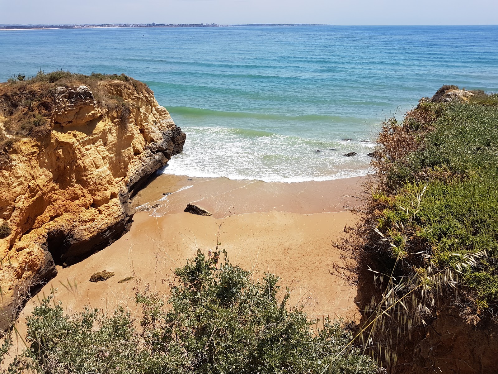 Praia dos Estudantes的照片 带有碧绿色纯水表面