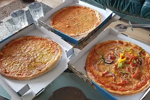 Pinos Pizza image