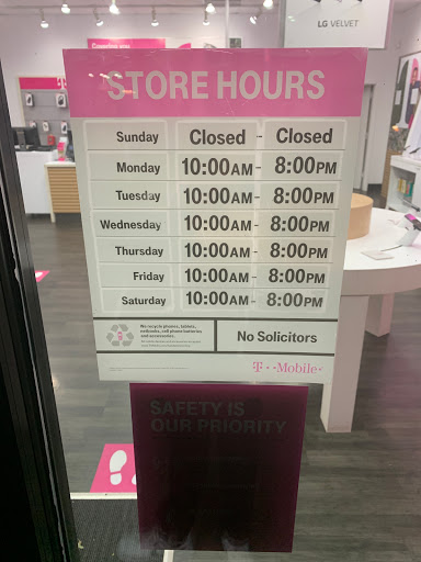 Cell Phone Store «T-Mobile», reviews and photos, 60 Essex St, Rochelle Park, NJ 07662, USA