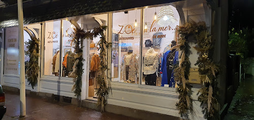 Zoé à la mer à Trouville-sur-Mer