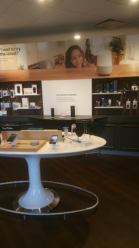 Cell Phone Store «Verizon», reviews and photos, 3210 Ross Clark Cir, Dothan, AL 36303, USA