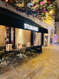 Atmosphère du Restaurant à viande Le Beef Marais Steakhouse - Restaurant de viandes maturées, côte de Bœuf d'exception à Paris - n°3