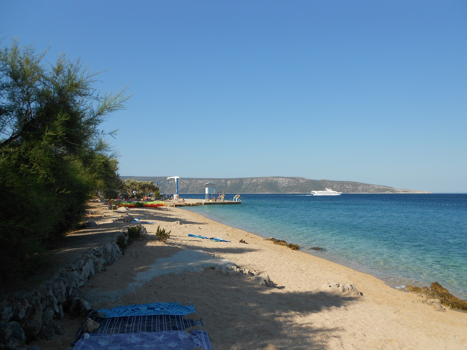 Foto van Kovacine beach met blauw puur water oppervlakte