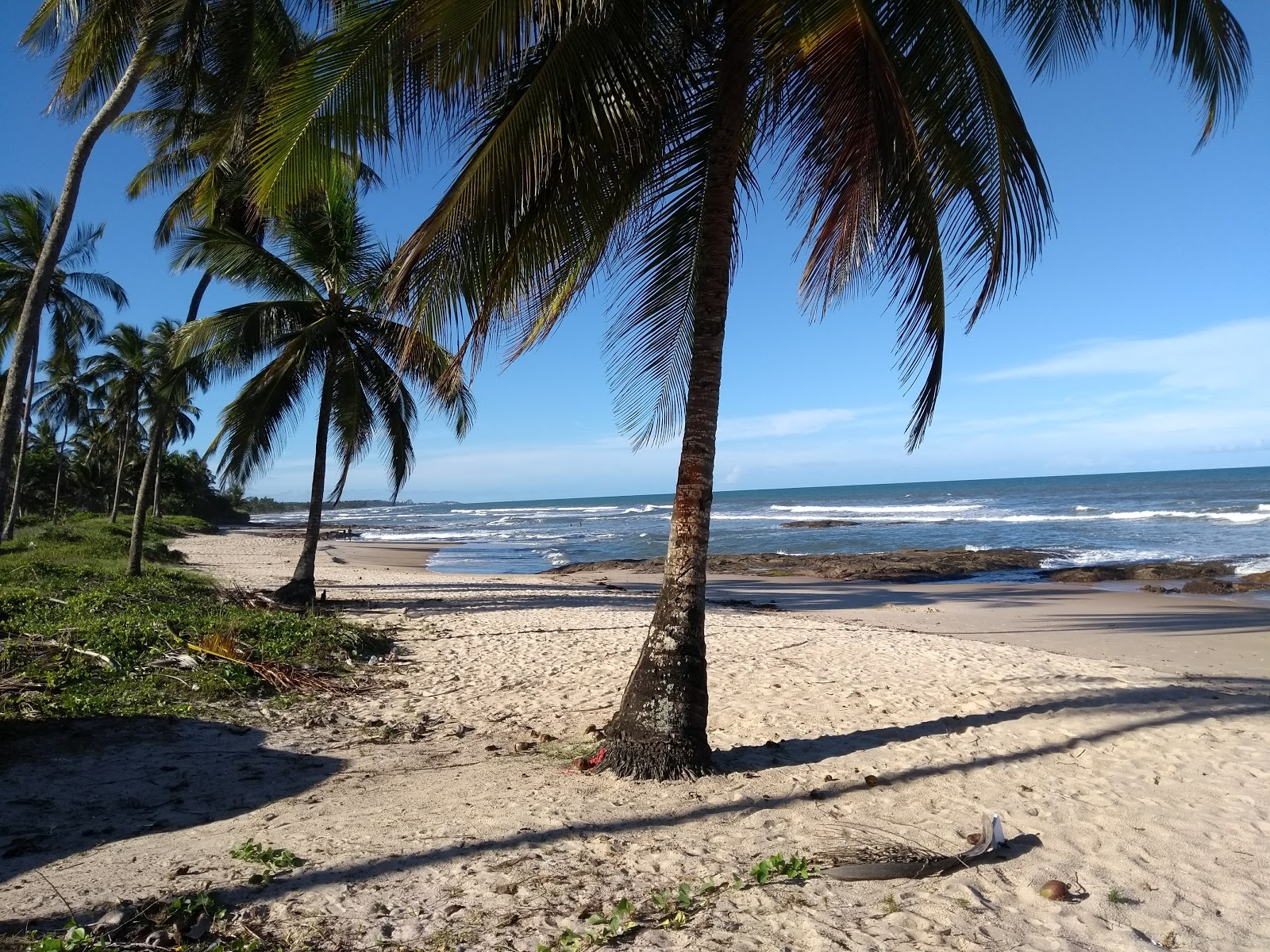 Photo de Praia de Olivenca avec sable lumineux de surface