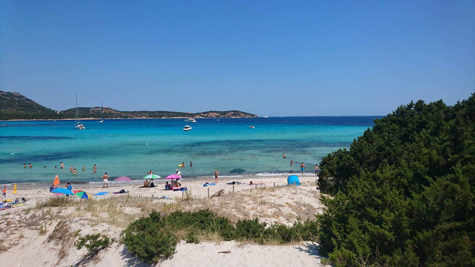 Foto van Grande Pevero Strand gelegen in een natuurlijk gebied