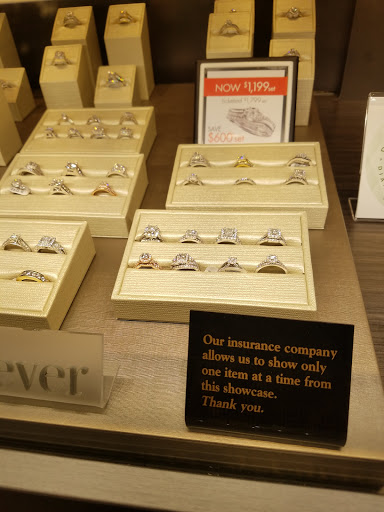 Jewelry Store «Kay Jewelers Outlet», reviews and photos, 1650 Premium Outlet Blvd, Aurora, IL 60502, USA
